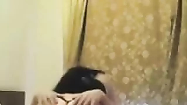 Отымел киргизскую жену друга в трусиках